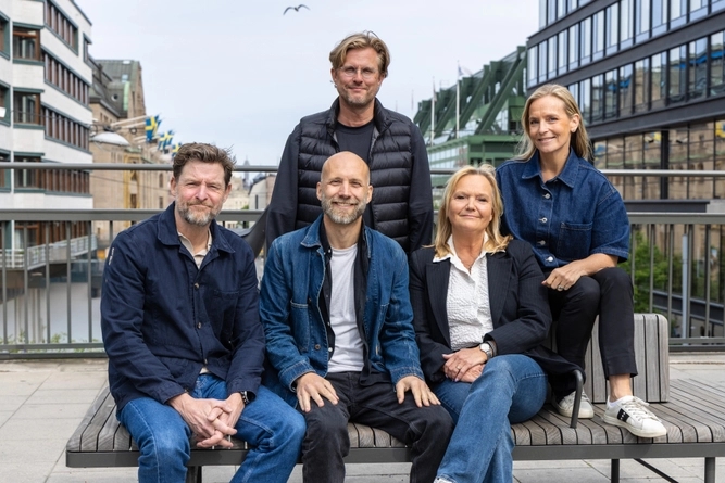 Standing: Martin Petersson, CEO, Aura Group; Jenny Borthen, CEO, Wonderland. Seated from left: Niclas Grunewald, CEO, Creo; Jimmy Rodhelind; Marie Karlsson, CEO, Eventum.